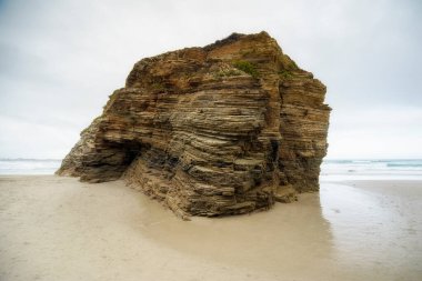 Ribadeo 'daki Catedrales veya Augas Noel Baba plajlarında gün batımı. Lugo, Galiçya.
