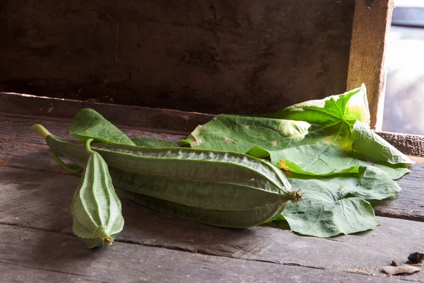 açılı gourds taze