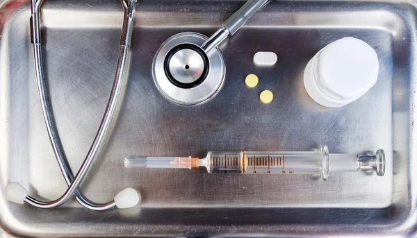 Beautiful stethoscope and glass syringe with reflection — Stock Photo, Image