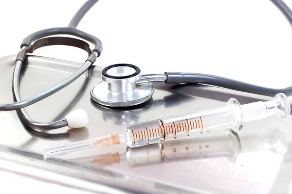 Beautiful stethoscope and glass syringe with reflection — Stock Photo, Image