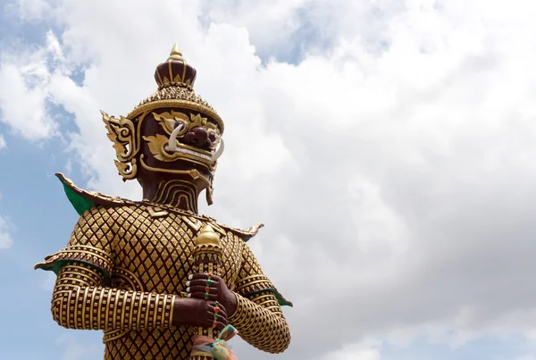 Gigantisk staty i templet — Stockfoto