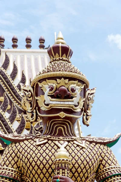 Riesenstatue im Tempel — Stockfoto