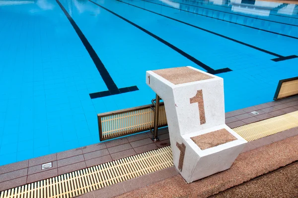 Carril uno competiciones de natación al aire libre — Foto de Stock