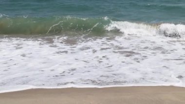 Tropiklerde dalgalı deniz ağır çekim