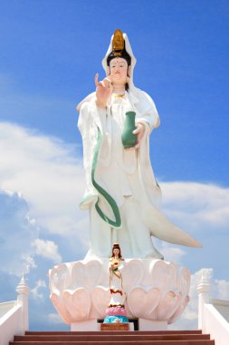 Guan Yin heykeli Tanrı ve küçük Guan Yin