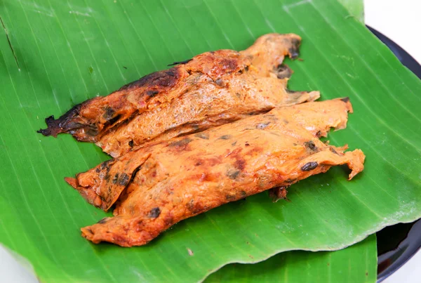 バナナの葉で魚のカレー — ストック写真