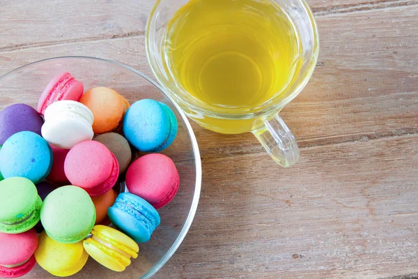 Colorful french macaroon and tea — Stock Photo, Image