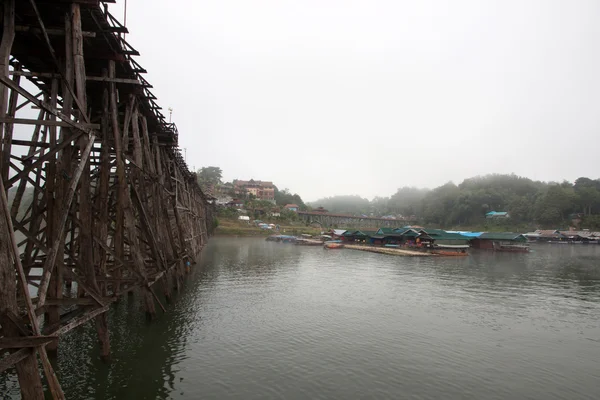 Puente lateral de madera —  Fotos de Stock