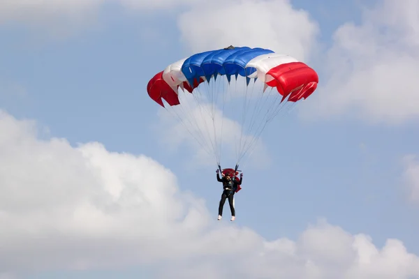 Skydiving in sky — Stock Photo, Image