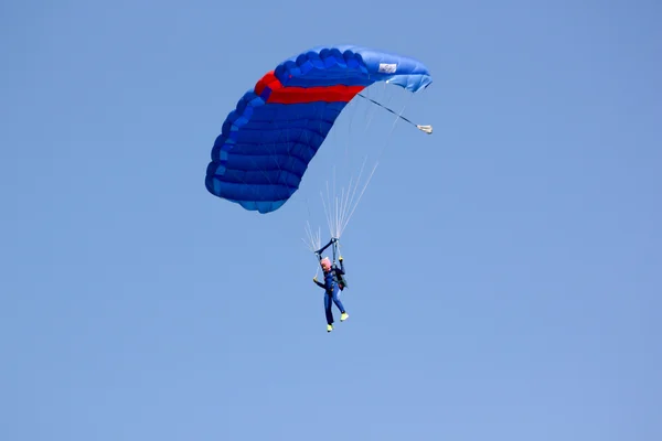 Skydiving in sky — Stock Photo, Image