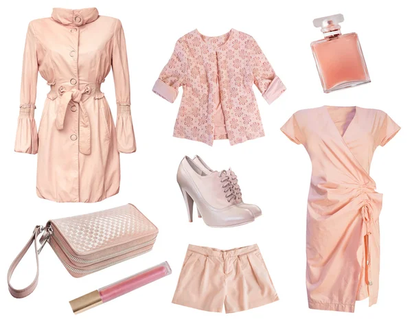 Modern moda pembe kadın kadının giydiriyoruz izole.