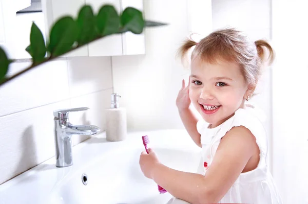 Child Cleaning Teeth Toothbrush Little Girl Bathroom Dental Hygiene Concept — Stock Photo, Image