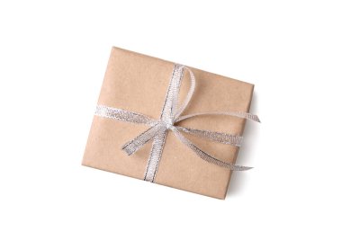 Hediye kutusu beyaz, hediye kutusuna iliştirilmiş. Kurdeleli. Noel süslemesi..