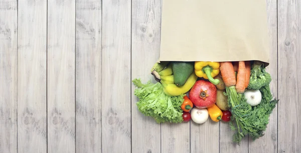 Υπηρεσίες Παράδοσης Τροφίμων Φρέσκα Φρούτα Και Λαχανικά Ξύλινο Φόντο Top — Φωτογραφία Αρχείου