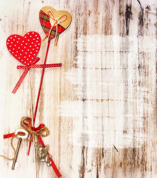 Romantic valentine background. Hearts on wood. — Stock Photo, Image