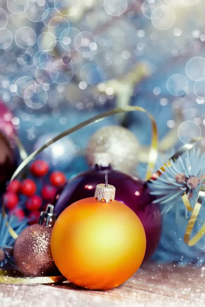 Bolas de Natal em fechamento de madeira.Decorações de Ano Novo com vazio — Fotografia de Stock