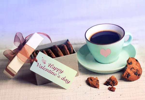 Valentine retro card coffee cup & cookies, present box background — стоковое фото