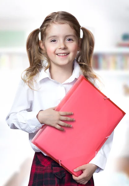 Καυκάσιος μαθητής παιδί κορίτσι κρατήστε φάκελο σχολική εκπαίδευση. — Φωτογραφία Αρχείου