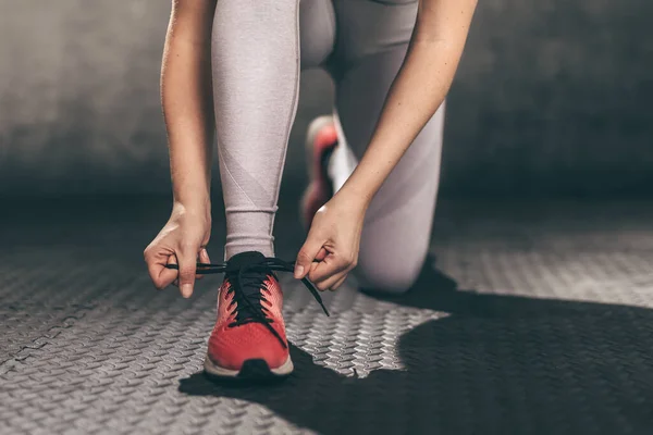 Closeup Young Woman Runner Tying Her Shoelaces — Stock Photo, Image