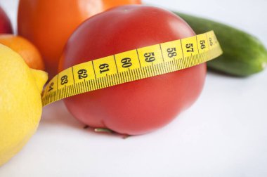 Durgun yaşam: sebzeler, meyveler ve bir santimetre yakınlarındaydı. Sağlıklı yemek.