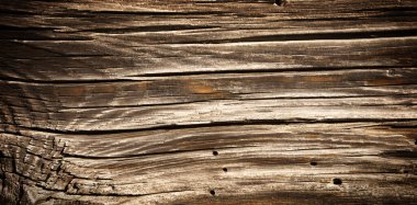 Koyu ahşap arka plan, çatlamış eski ahşap dokusu.