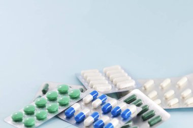 Kapsüllü çok renkli kabarcıklar yığını, kopyalama alanı olan resim