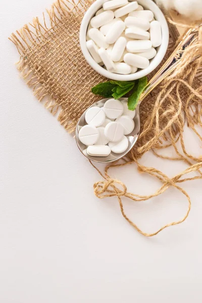 Vitaminas Suplementos Dietéticos Para Saúde Das Pessoas Fundo Branco Suplementos — Fotografia de Stock