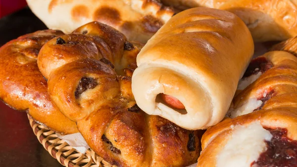 güzel kokulu taze pasta ve çörekler