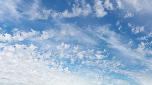 Cielo azul y nubes —  Fotos de Stock