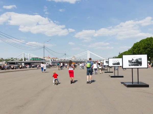 Vakantie met het gezin in Gorky Park Moskou — Stockfoto