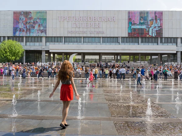 Ragazza in una fontana, Mosca — Foto Stock