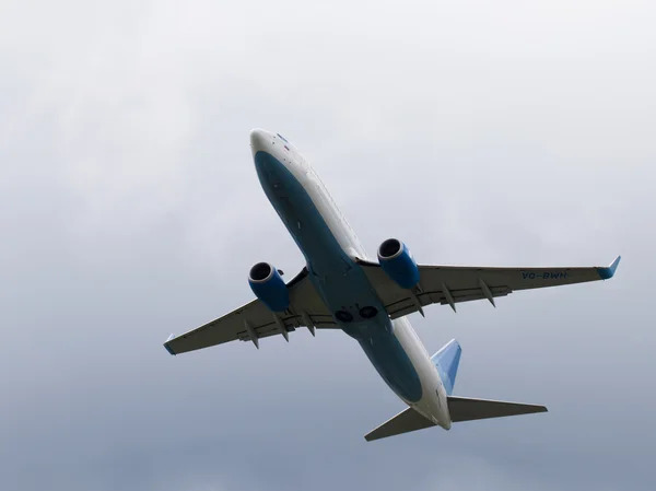 Boeing 737-8lj (W) bütçe havayolu zafer — Stok fotoğraf