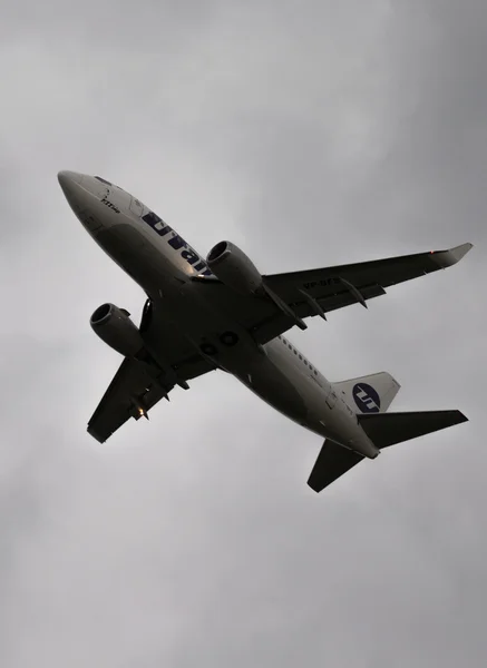 Passageiro Boeing 737-524 (W) UTair — Fotografia de Stock