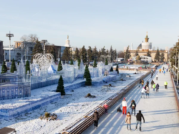 Kerst ijsbaan in Moskou, Rusland — Stockfoto