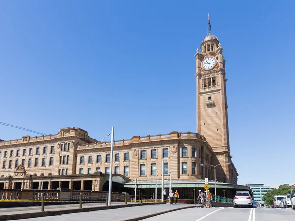 Ο Πύργος του ρολογιού στο κεντρικό σιδηροδρομικό σταθμό — Φωτογραφία Αρχείου