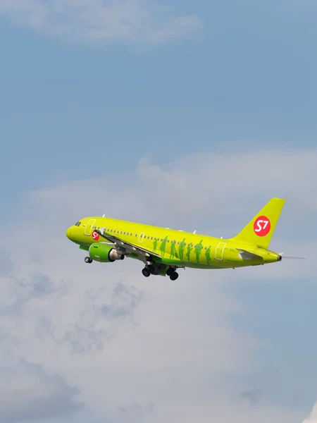yolcu uçağı Airbus A319-114