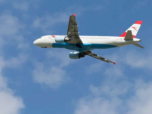 Yolcu uçağı Airbus A 320-214 — Stok fotoğraf