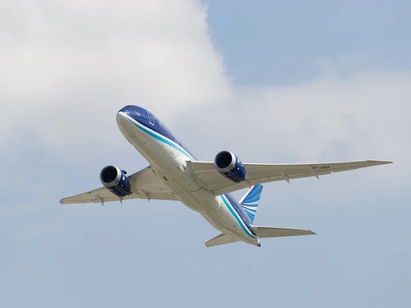 Avião de passageiros Boeing 757-8 AZAL Azerbaijan Airlines — Fotografia de Stock