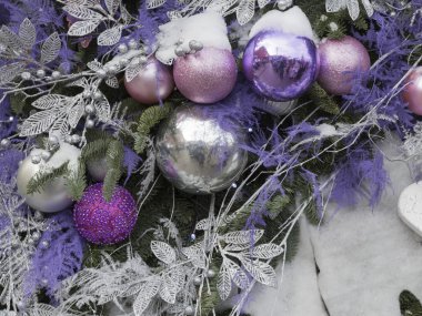 Sokakta Noel süslemeleri