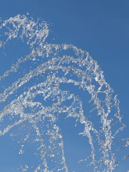 Wasser gegen den Himmel — Stockfoto