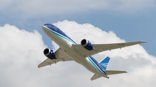 Avião de passageiros Boeing 757-8 — Fotografia de Stock