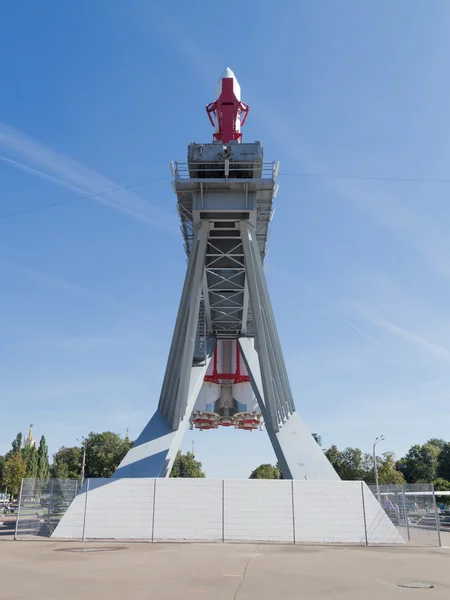 Cohete espacial en el Centro de Exposiciones, Moscú — Foto de Stock