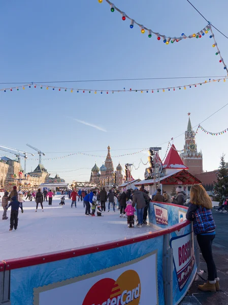 Mensen skate, Rode plein — Stockfoto