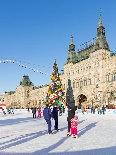 Kerst ijsbaan op het Rode plein, Rusland — Stockfoto