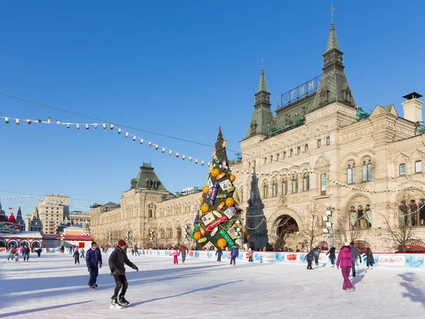 Gran pista de hielo de Navidad en la Plaza Roja, Rusia —  Fotos de Stock