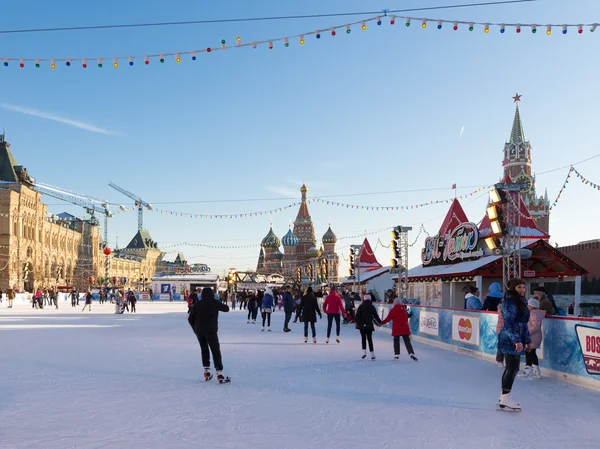 Ongewone kerst ijsbaan op het Rode plein, Moskou — Stockfoto