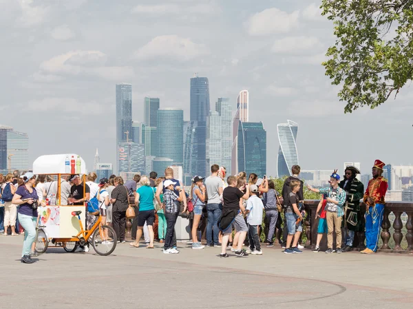 Vista della città di Mosca e un sacco di turisti, Mosca — Foto Stock