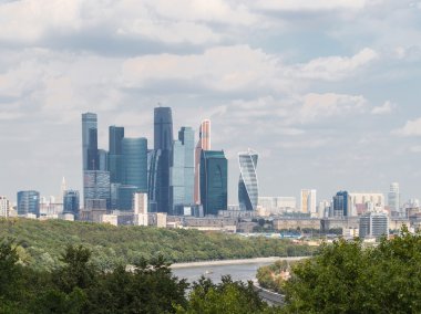 Serçe Hills Moscow City üzerinde gözlem güverteden görüntülemek,