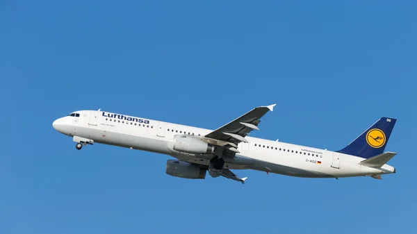 Aeronaves de grande porte Airbus A321-231 Lufthansa — Fotografia de Stock