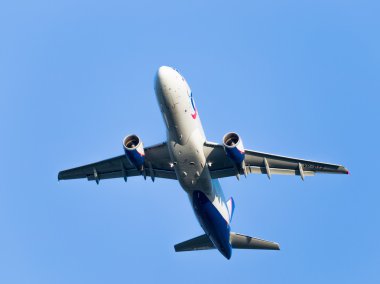 yolcu uçağı Airbus A320-214 Ural Havayolları